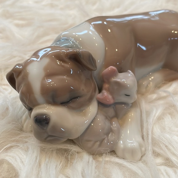 Lladro Other - Lladro Bulldog with Kitten Porcelain Sculpture